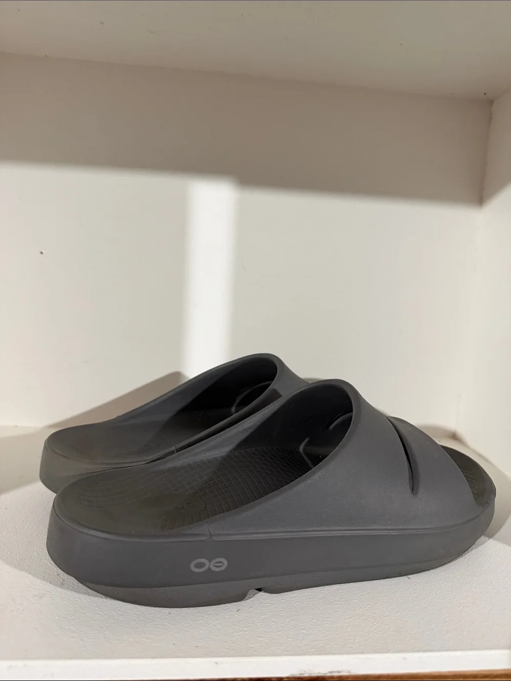 Oofos Ooahh Recovery Slides Grey Men’s Size 10 Women’s 11